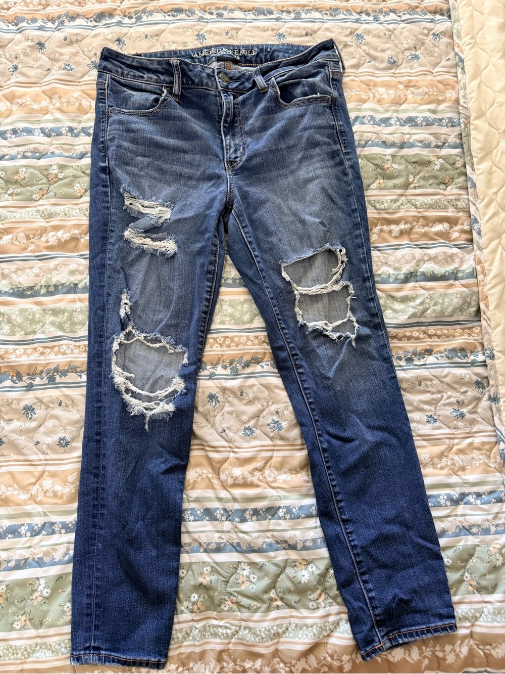American eagle Dark Blue Distressed Women’s Jeans